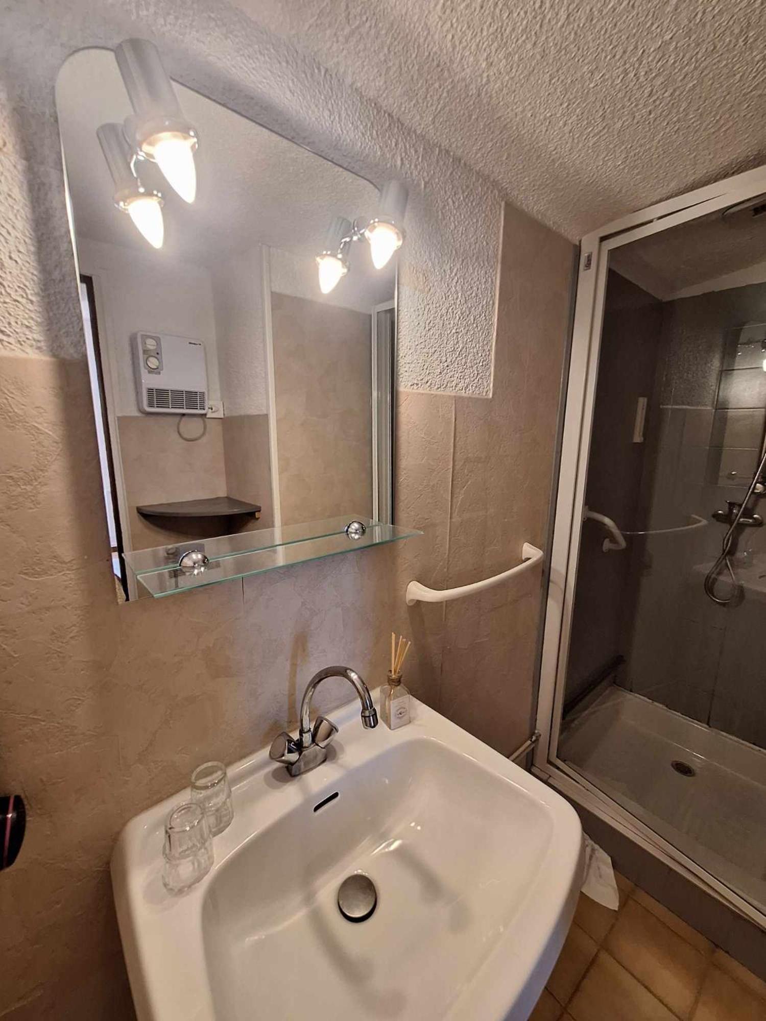 סן-בונה-אן-שאמפסו Hotel Le Connetable מראה חיצוני תמונה