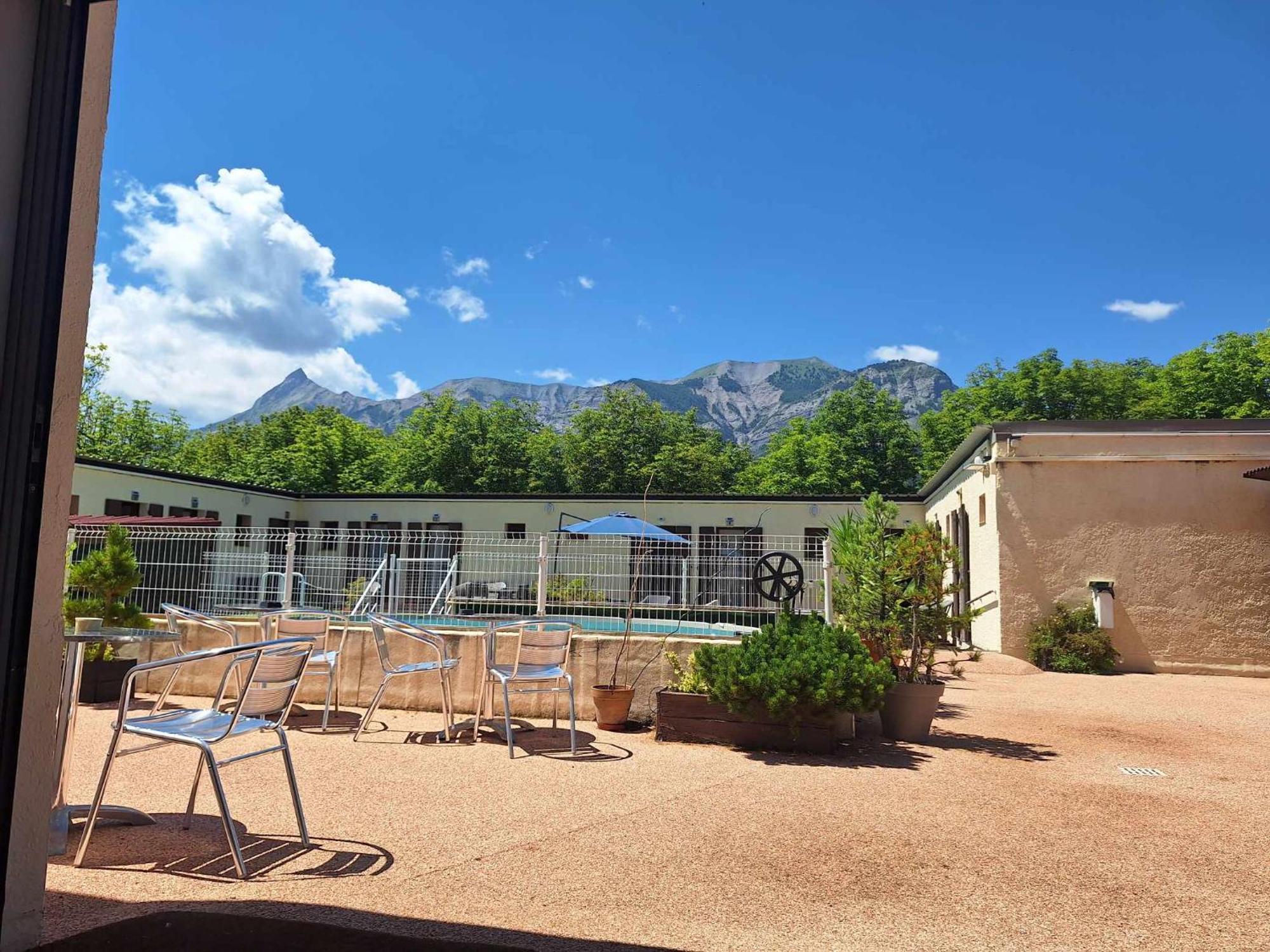 סן-בונה-אן-שאמפסו Hotel Le Connetable מראה חיצוני תמונה